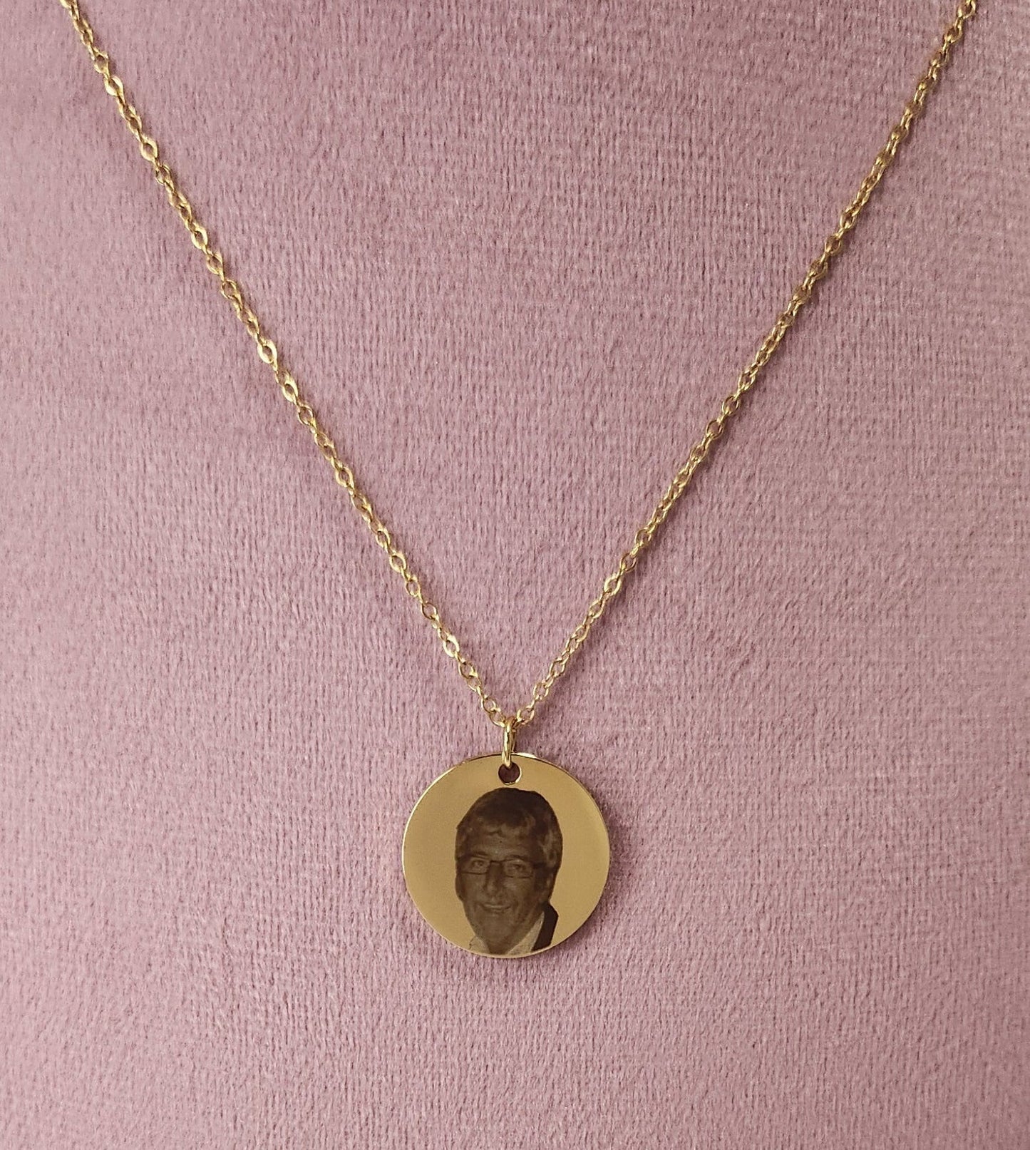 Gold Circle Pendant Necklace