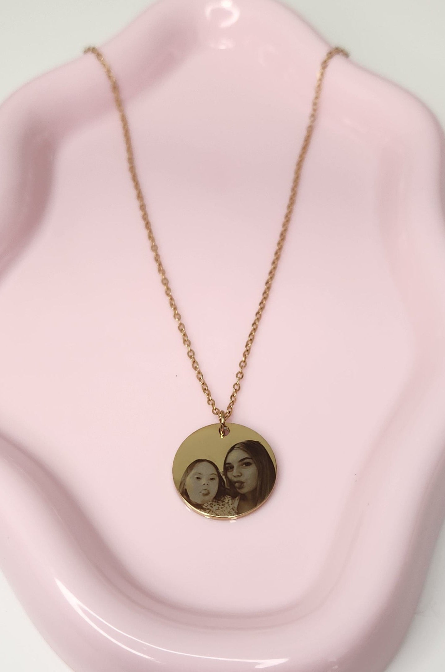 Gold Circle Pendant Necklace
